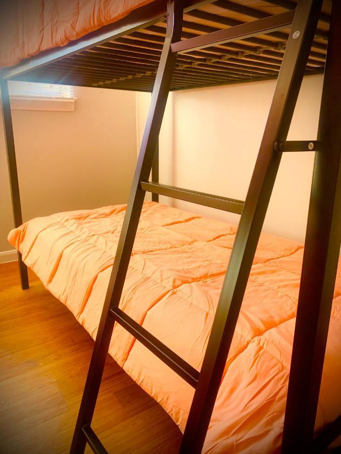The Doze Off Hostel Houston Exterior photo